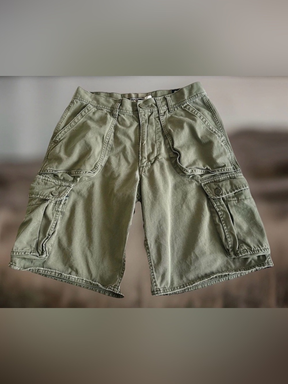 Vintage Y2K Men Size 32 Baggy Old Navy Military Multi Pocket Cargo Khaki Shorts